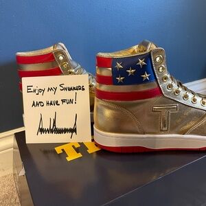 TRUMP NEVER SURRENDER  GOLD SNEAKER SIZE 11 MEN (#385/#1000) 100% AUTHENTIC
